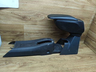 подлокотник Lada Vesta 1 поколение 2017, 1.6 л., бензин, МКПП, седан