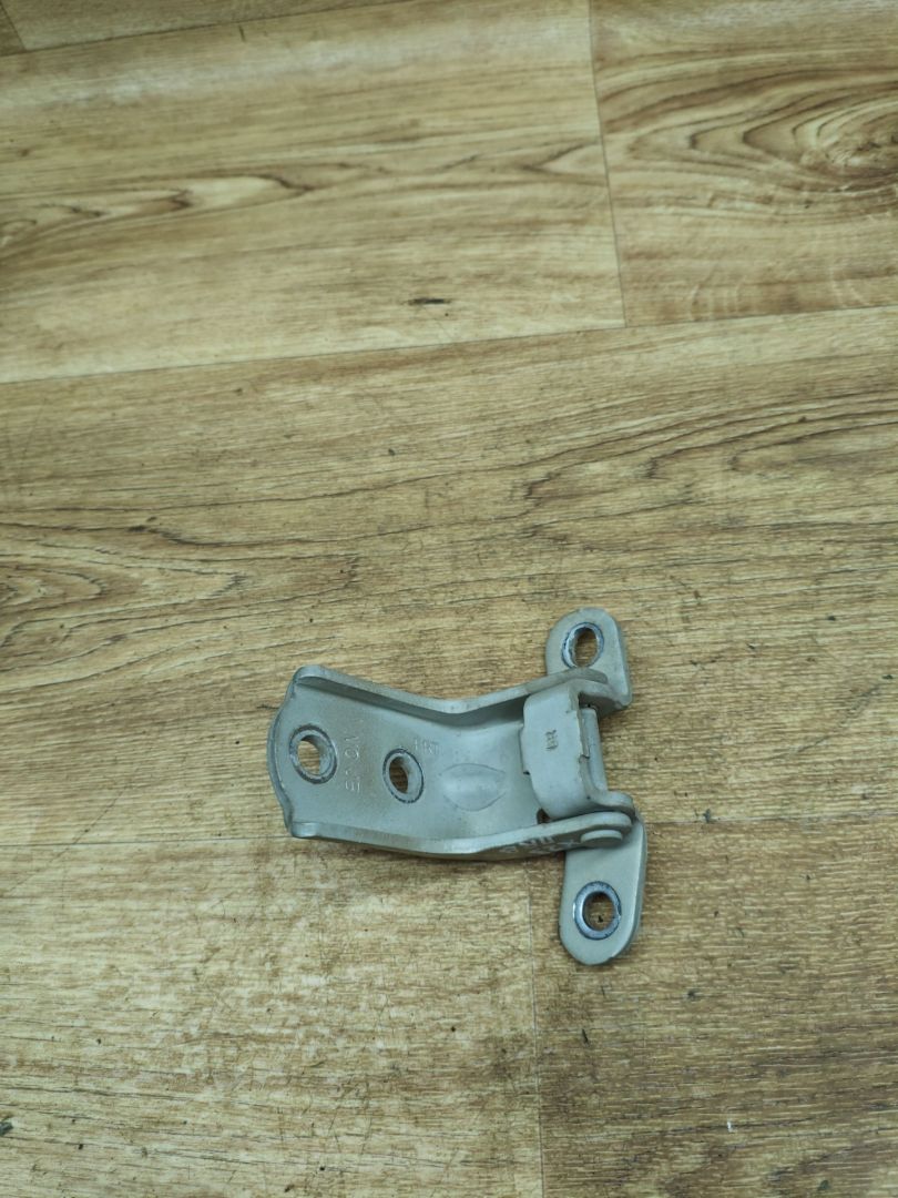 петля двери Hyundai Solaris 1 поколение 2013, 1.6 л., G4FC, бензин, АКПП, седан - фото №1