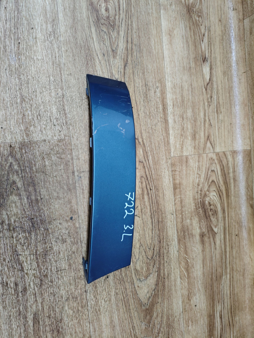 ус под фонарь левый Skoda Octavia 2 поколение (A5) 2006, 1.6 л., BGU, бензин, МКПП, лифтбэк, 1Z5813345 - фото №1