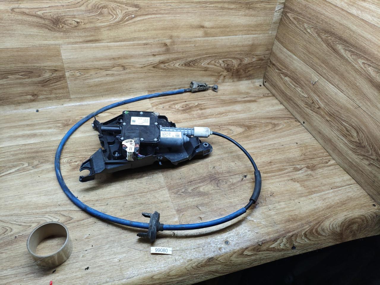 электроручник Peugeot 5008 1 поколение 2011, 1.6 л., дизель, МКПП, минивэн, 0204706360, 9673081580 - фото №1