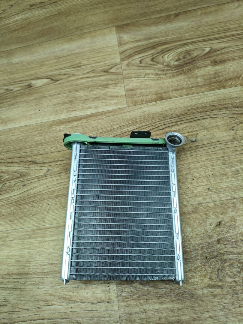 радиатор отопителя (печки) Lada Vesta 1 поколение 2017, 1.6 л., бензин, МКПП, седан - фото №1
