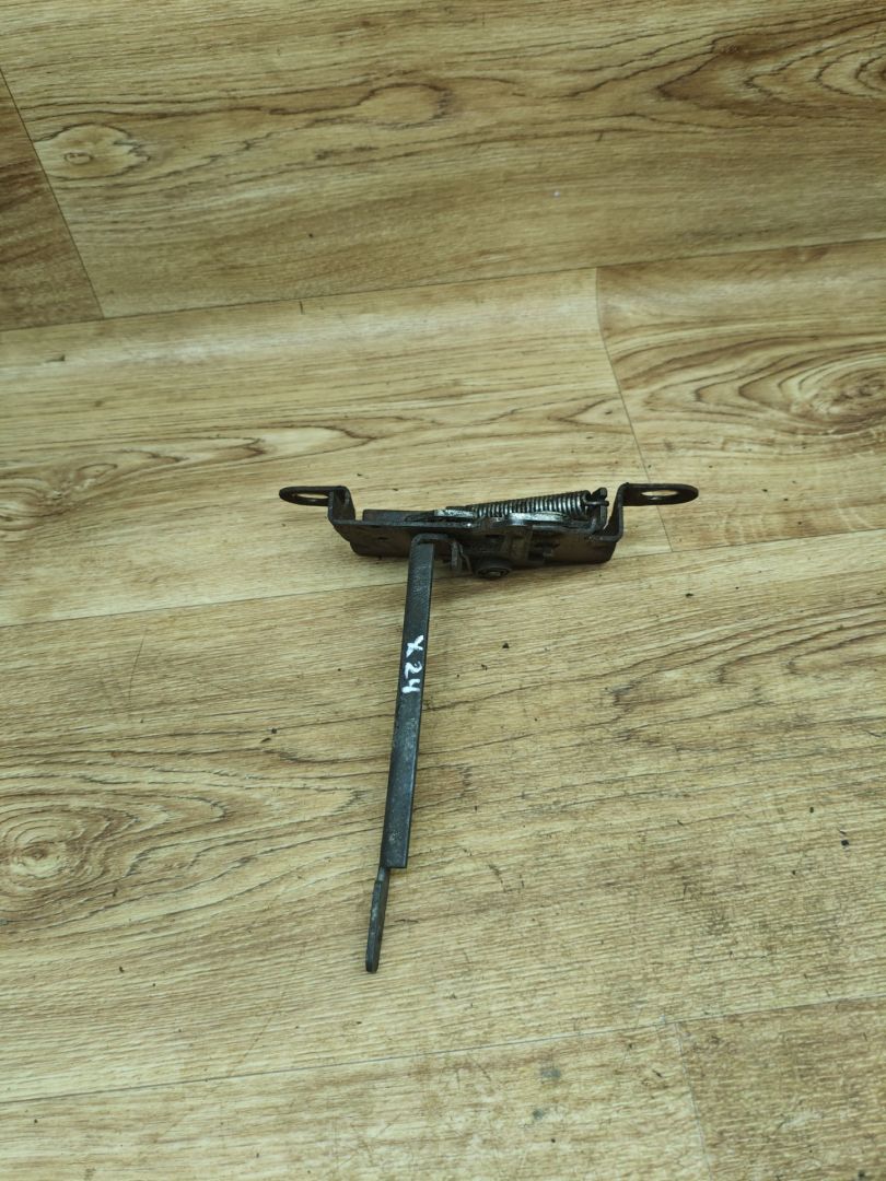 замок капота Lada Vesta 1 поколение 2017, 1.6 л., бензин, МКПП, седан - фото №1