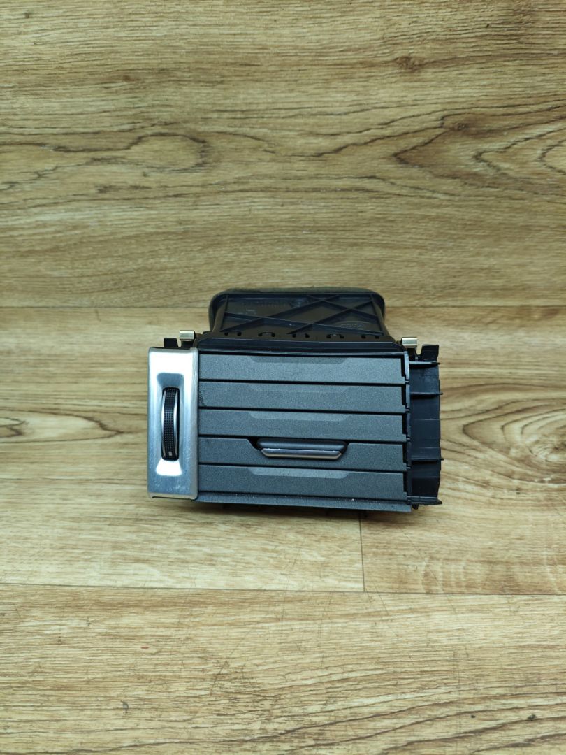 дефлектор обдува салона Land Rover Range Rover Evoque L538 2012, 2.2 л., 224DT, дизель, МКПП, внедорожник 5 дв. - фото №1