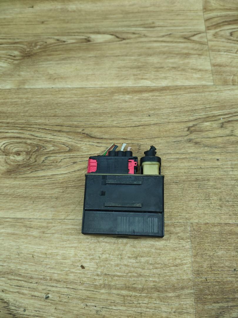 реле накала свечей Peugeot 5008 1 поколение 2011, 1.6 л., дизель, МКПП, минивэн, 9662570880 - фото №1