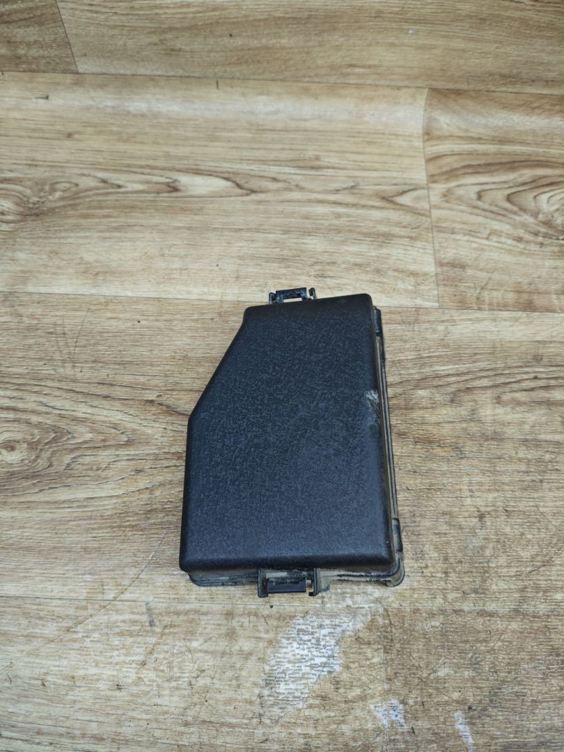 крышка блока предохранителей Hyundai Solaris 1 поколение 2013, 1.6 л., G4FC, бензин, АКПП, седан, 91950-4L012 - фото №1