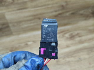 реле (прочие) Volkswagen Polo 5 поколение 2011, 1.6 л., CFNA, бензин, МКПП, седан, 95VW10K705EA, 7M0951253C