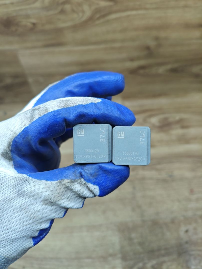 реле (прочие) Opel Insignia 1 поколение (A) 2008, 2.0 л., A 20 DTH, дизель, МКПП, седан, 13500120 - фото №1