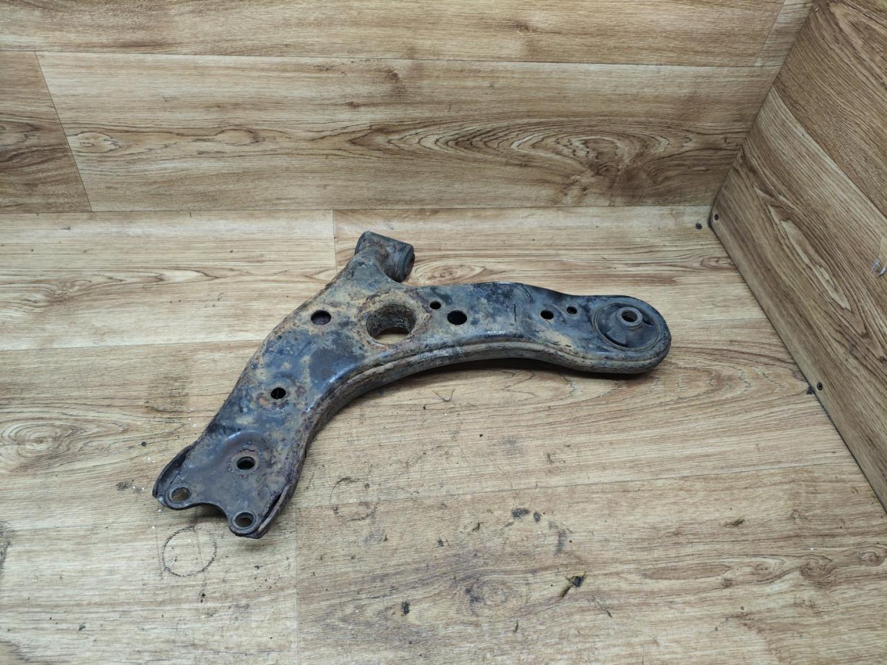 рычаг передний правый Toyota Avensis 3 поколение (T270) 2010, 2.0 л., 1AD-FTV, дизель, МКПП, седан, 48655-02060 - фото №1