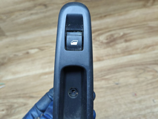 кнопка стеклоподъемника двери задней Peugeot 3008 1 поколение 2010, 1.6 л., 9HR (DV6C), дизель, робот, внедорожник 5 дв., 96662297XT