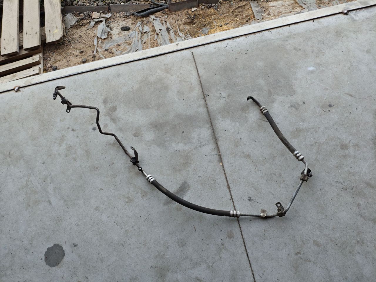 трубка гидроусилителя Renault Duster 1 поколение 2012, 2.0 л., F4R 403, бензин, АКПП, внедорожник 5 дв., передний привод, 497207251R - фото №1