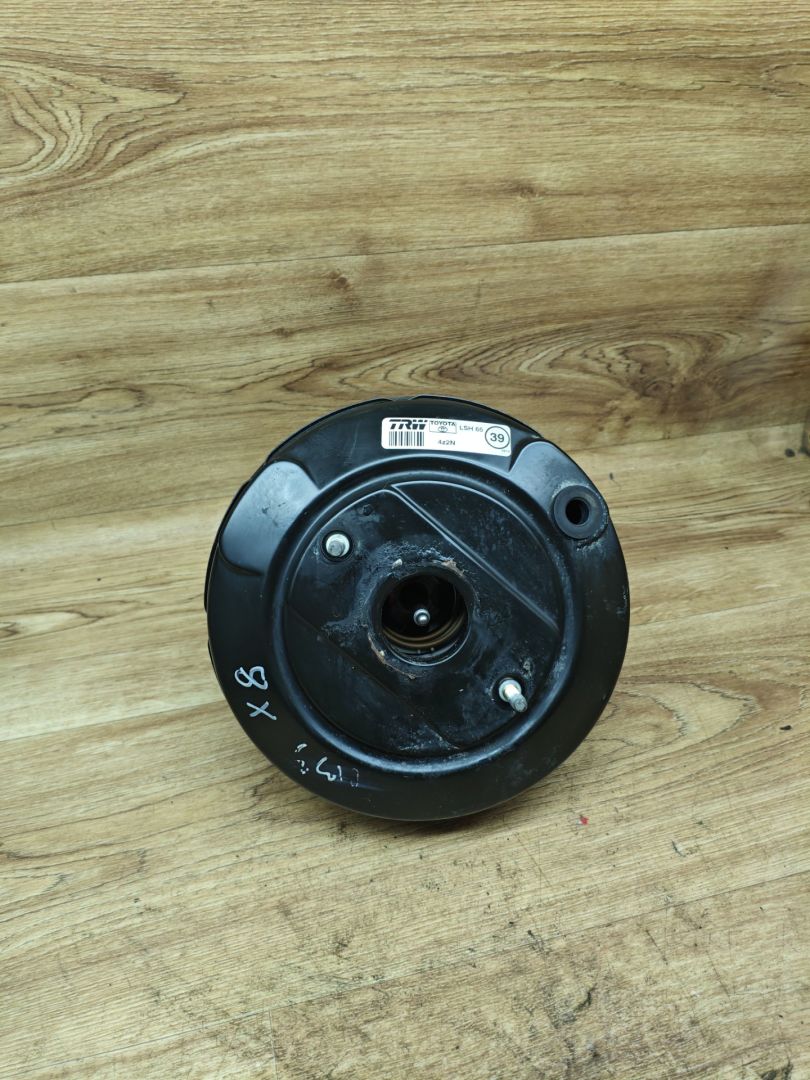 вакуумный усилитель тормозов Toyota Corolla 9 поколение (E120/E130) 2002, 1.4 л., 4ZZ-FE, бензин, МКПП, хетчбэк 5 дв. - фото №1