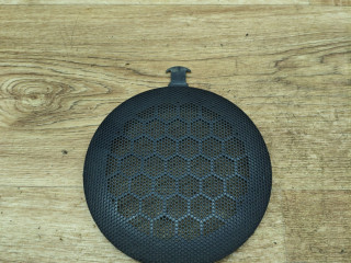 сетка на динамик двери задней левой Renault Duster 1 поколение 2012, 2.0 л., F4R 403, бензин, АКПП, внедорожник 5 дв., передний привод, 281760413R