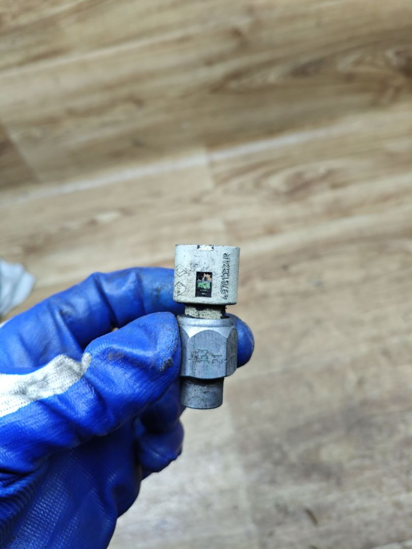 датчик гидроусилителя Renault Duster 1 поколение 2012, 2.0 л., F4R 403, бензин, АКПП, внедорожник 5 дв., передний привод, 497610324R - фото №1