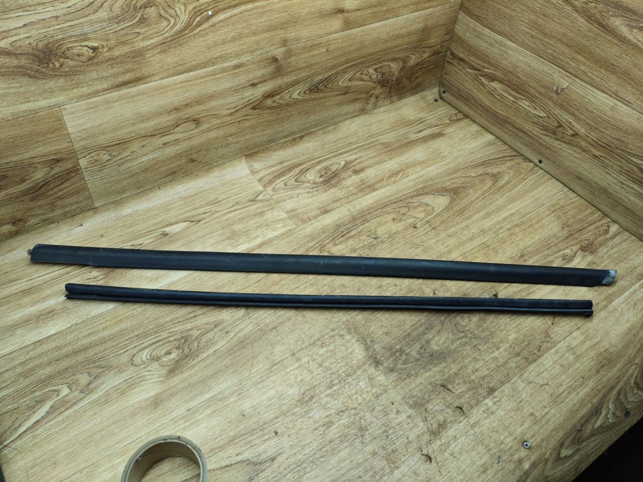 молдинг стекла Hyundai ix35 1 поколение 2012, 2.0 л., G4KD, бензин, МКПП, внедорожник 5 дв., передний привод - фото №1