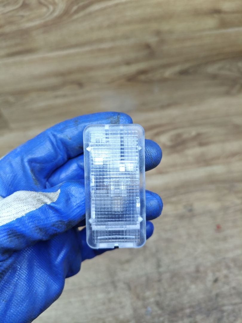 плафон подсветки бардачка Lada Vesta 1 поколение 2021, 1.6 л., H4M, бензин, вариатор, универсал, 264759172R, 264709249R - фото №1