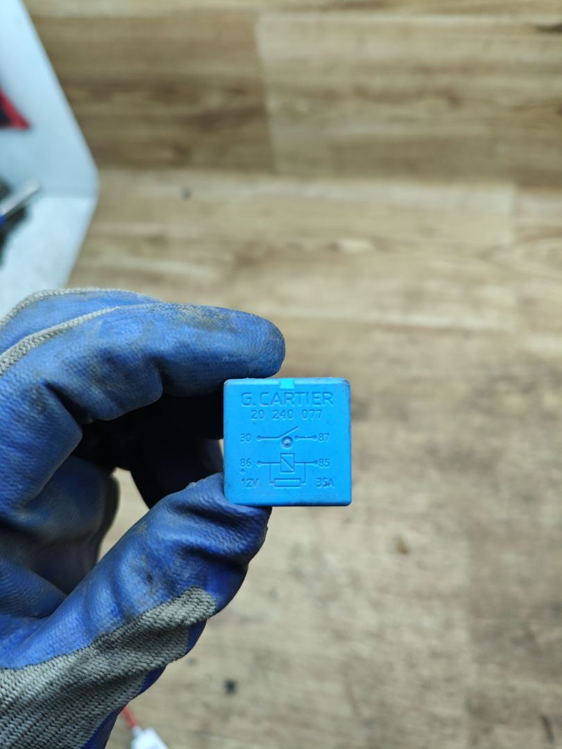 реле (прочие) Renault Duster 1 поколение 2012, 2.0 л., F4R 403, бензин, АКПП, внедорожник 5 дв., передний привод, 8200766081 - фото №1