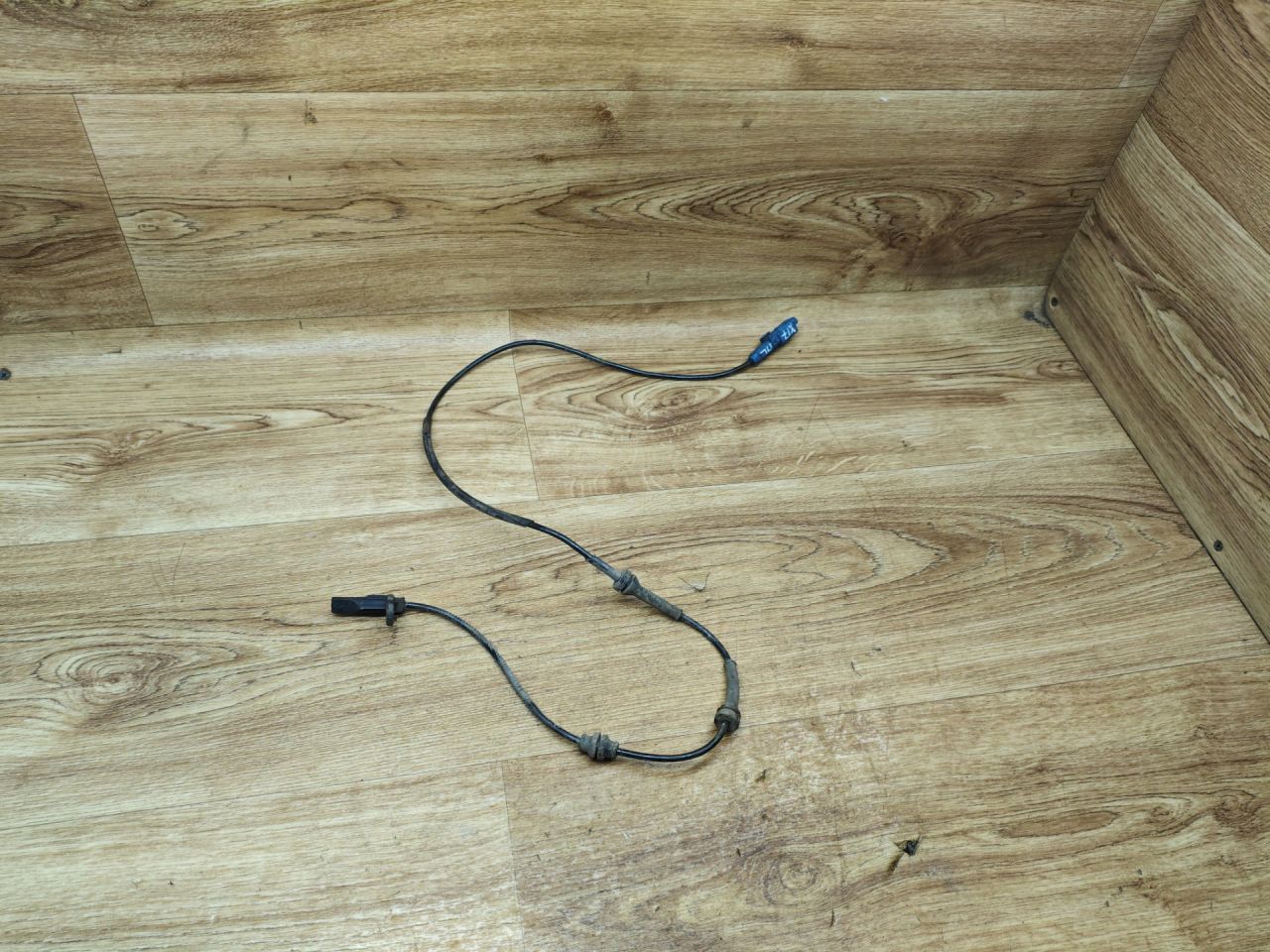 датчик ABS Peugeot 208 1 поколение 2012, 1.2 л., бензин, МКПП, хетчбэк 3 дв. - фото №1