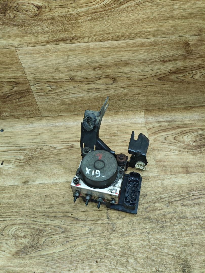 блок ABS Renault Duster 1 поколение 2012, 2.0 л., F4R 403, бензин, АКПП, внедорожник 5 дв., передний привод, 0265232384, 8200846463, 0265800903 - фото №1