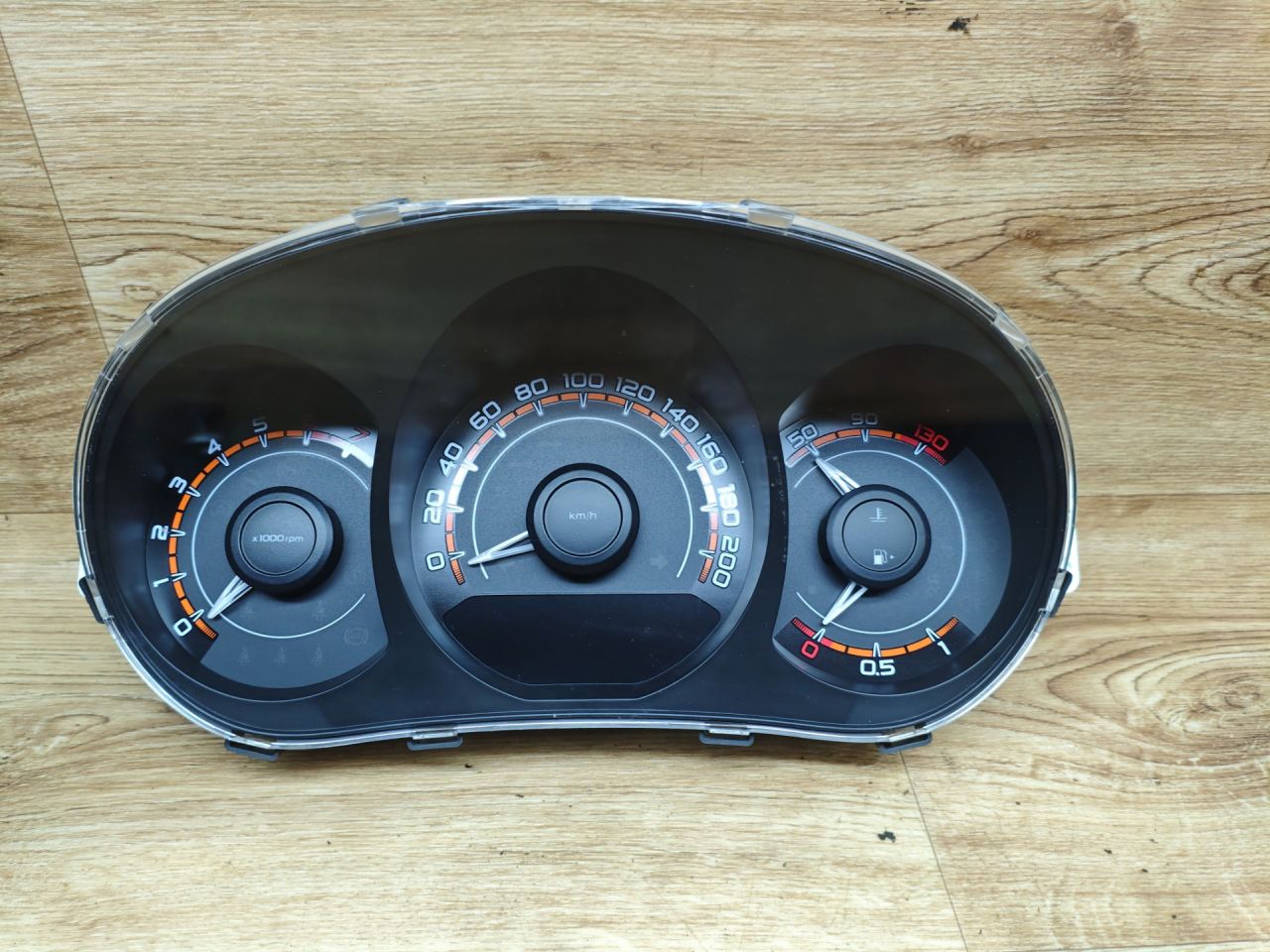 щиток приборов (приборная панель) Lada Vesta 1 поколение 2017, 1.6 л., бензин, МКПП, седан, 8450030825 - фото №1