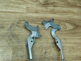 петля капота Toyota Avensis 2 поколение (T250) [рестайлинг] 2006, 1.6 л., 3ZZ-FE, бензин, МКПП, седан