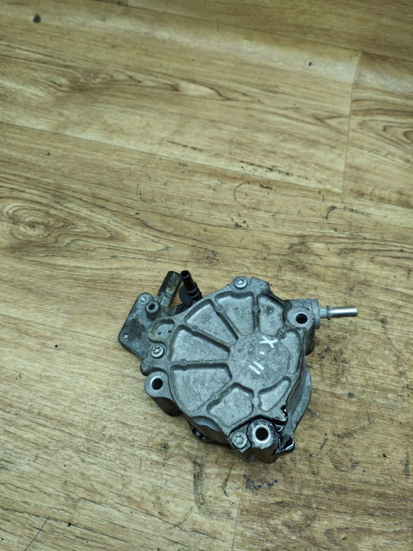 насос вакуумный Land Rover Range Rover Evoque L538 2012, 2.2 л., 224DT, дизель, МКПП, внедорожник 5 дв. - фото №1