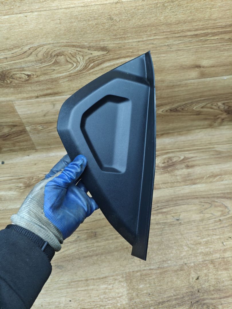 заглушка в торпедо Land Rover Range Rover Evoque L538 2012, 2.2 л., 224DT, дизель, МКПП, внедорожник 5 дв., BJ32-04480-AE - фото №1