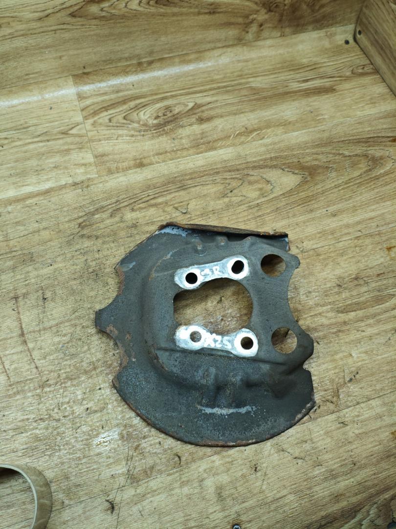 защитный кожух тормозного механизма Peugeot 5008 1 поколение 2011, 1.6 л., дизель, МКПП, минивэн - фото №1