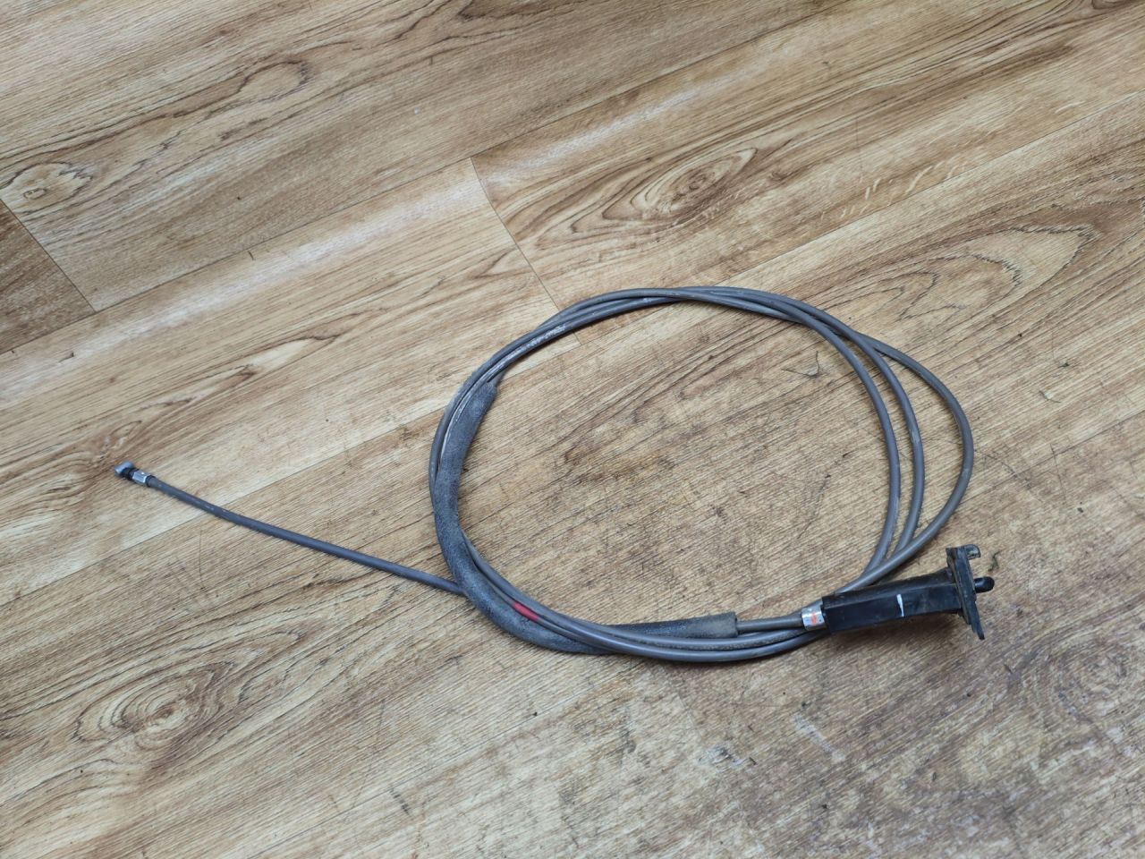 трос открывания лючка топливного бака Hyundai Solaris 1 поколение 2013, 1.6 л., G4FC, бензин, АКПП, седан - фото №1