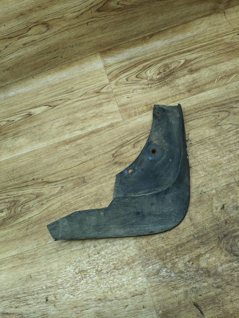 брызговик Renault Duster 1 поколение 2012, 2.0 л., F4R 403, бензин, АКПП, внедорожник 5 дв., передний привод, 638505334R - фото №1