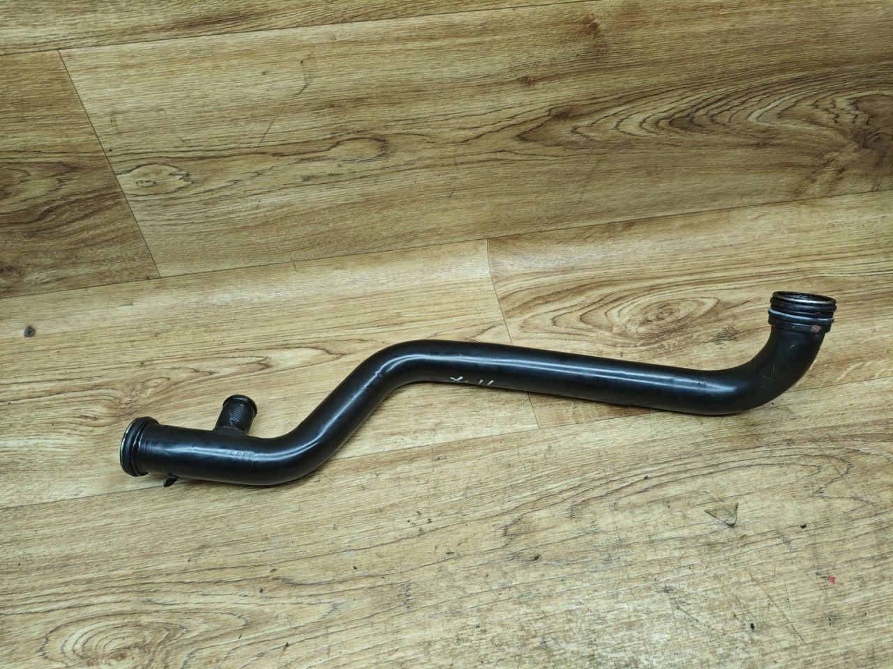 трубка охлаждающей жидкости Land Rover Range Rover Evoque L538 2012, 2.2 л., 224DT, дизель, МКПП, внедорожник 5 дв. - фото №1