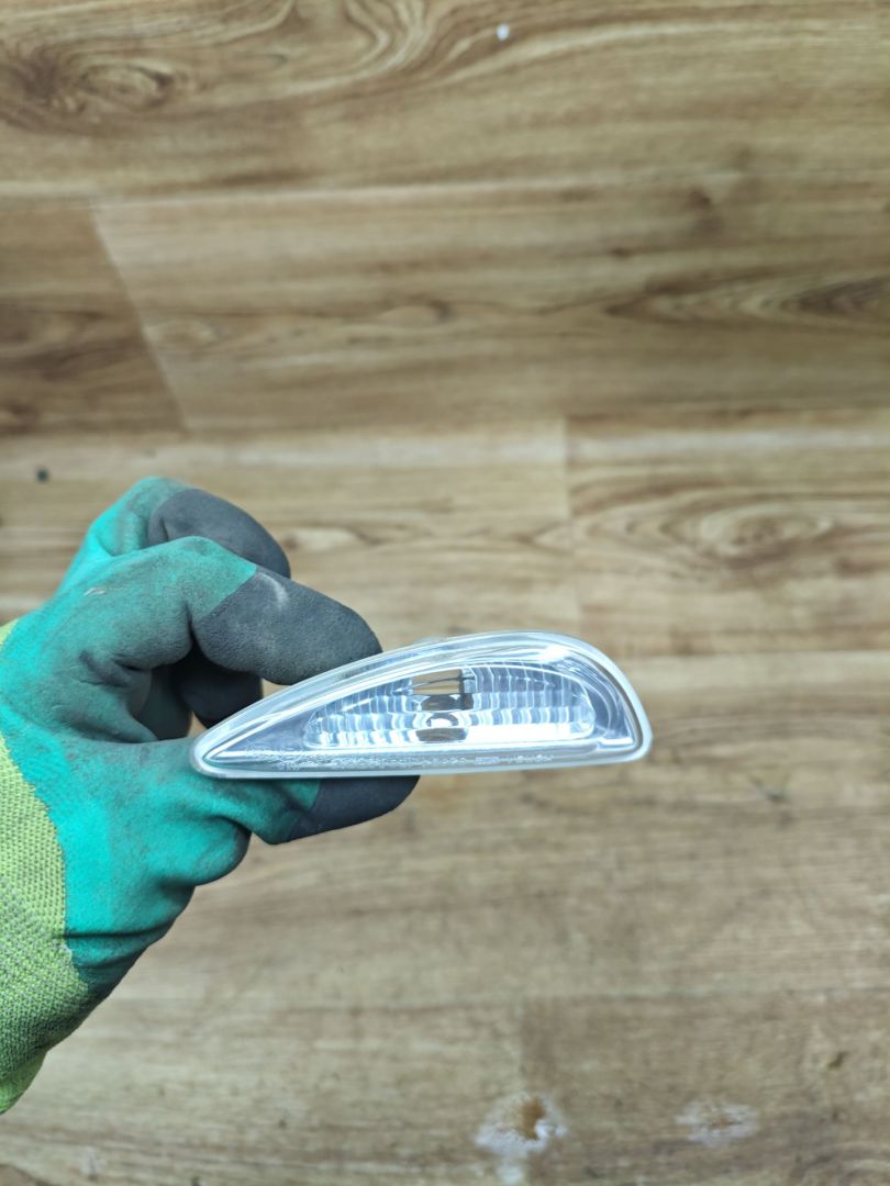 повторитель поворота на крыле правый Hyundai Solaris 1 поколение 2013, 1.6 л., G4FC, бензин, АКПП, седан - фото №1