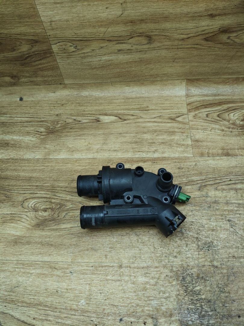 корпус термостата Land Rover Range Rover Evoque L538 2012, 2.2 л., 224DT, дизель, МКПП, внедорожник 5 дв., 9657182080 - фото №1