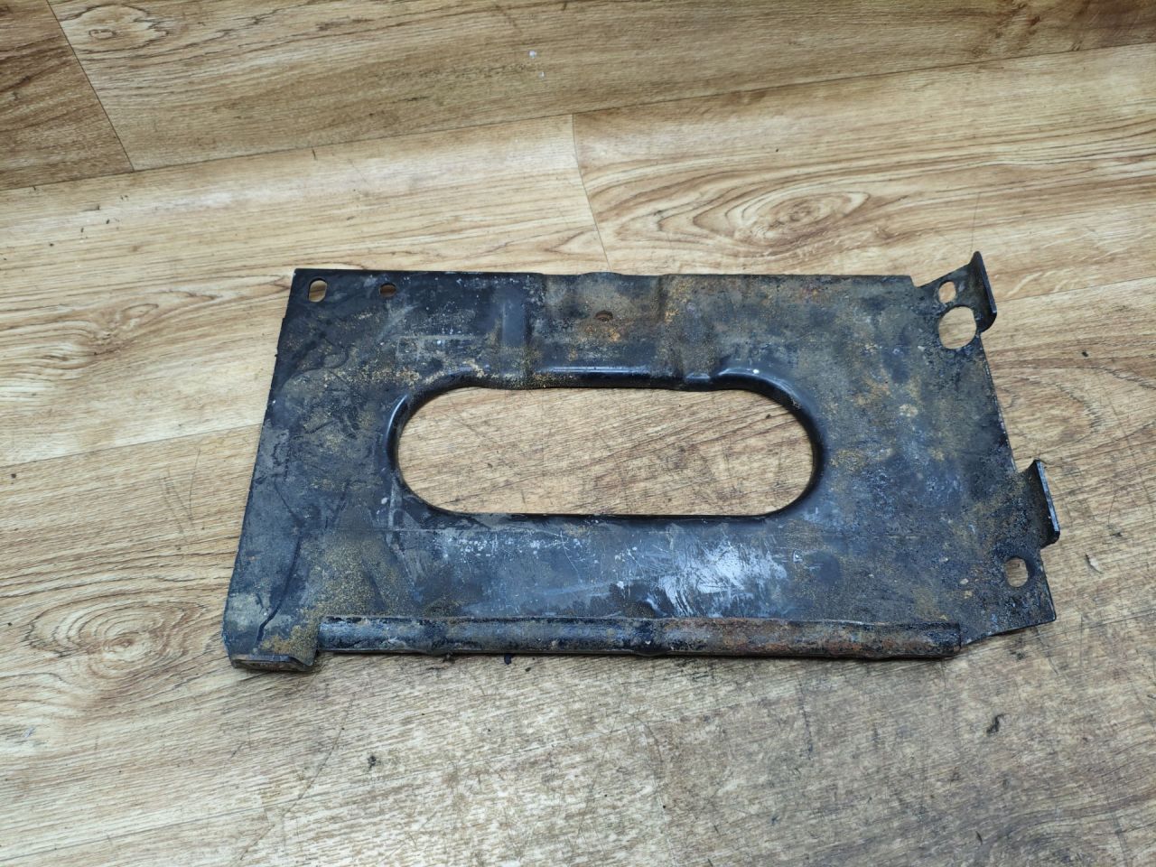 полка аккумулятора Volkswagen Transporter T5 2007, 1.9 л., BRS, дизель, МКПП, микроавтобус, 7H0805283 - фото №1