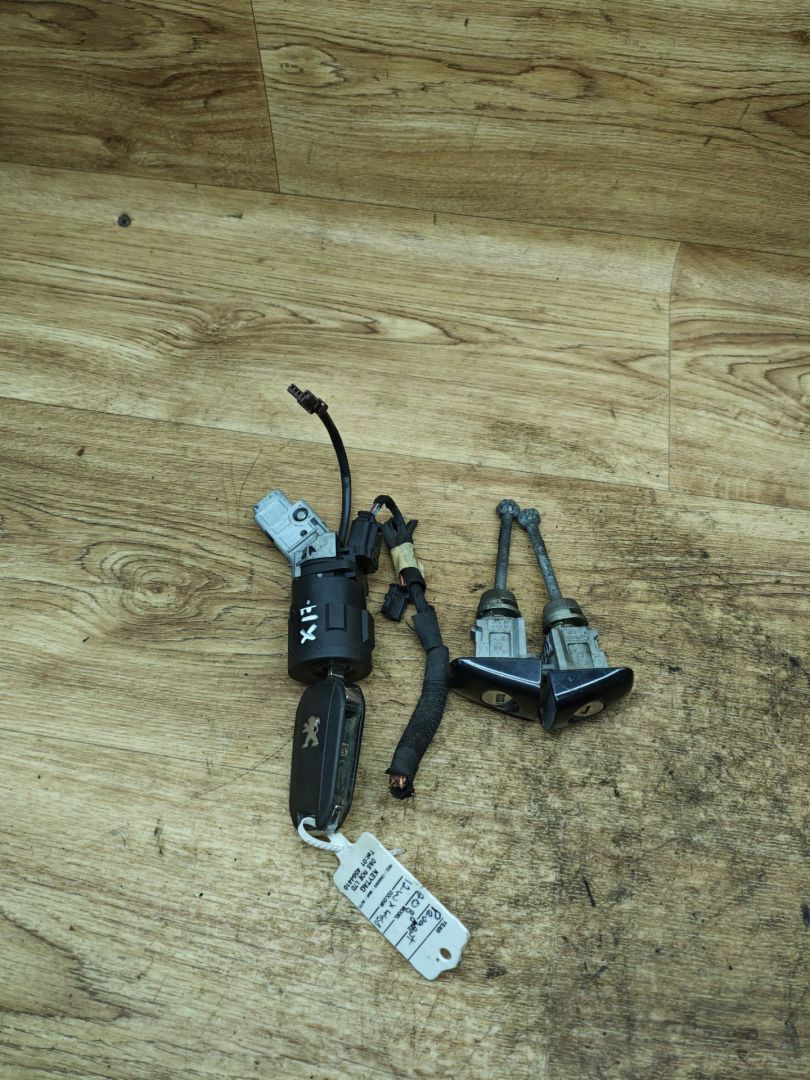 личинка дверного замка Peugeot 208 1 поколение 2012, 1.2 л., бензин, МКПП, хетчбэк 3 дв. - фото №1