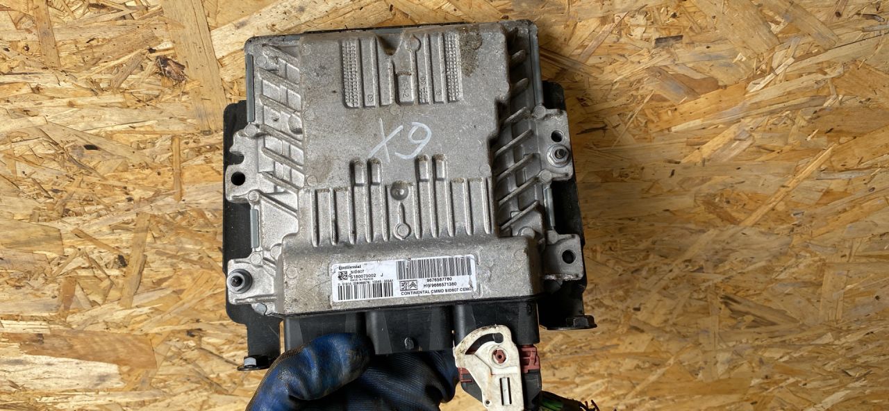 блок управления двигателем Peugeot 3008 1 поколение 2010, 1.6 л., 9HR (DV6C), дизель, робот, внедорожник 5 дв., 9676587780, HW9666571380 - фото №1