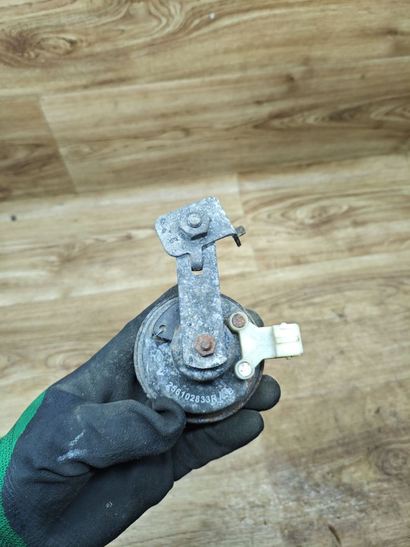 сигнал (клаксон) Renault Duster 1 поколение 2012, 2.0 л., F4R 403, бензин, АКПП, внедорожник 5 дв., передний привод, 256102833R - фото №1