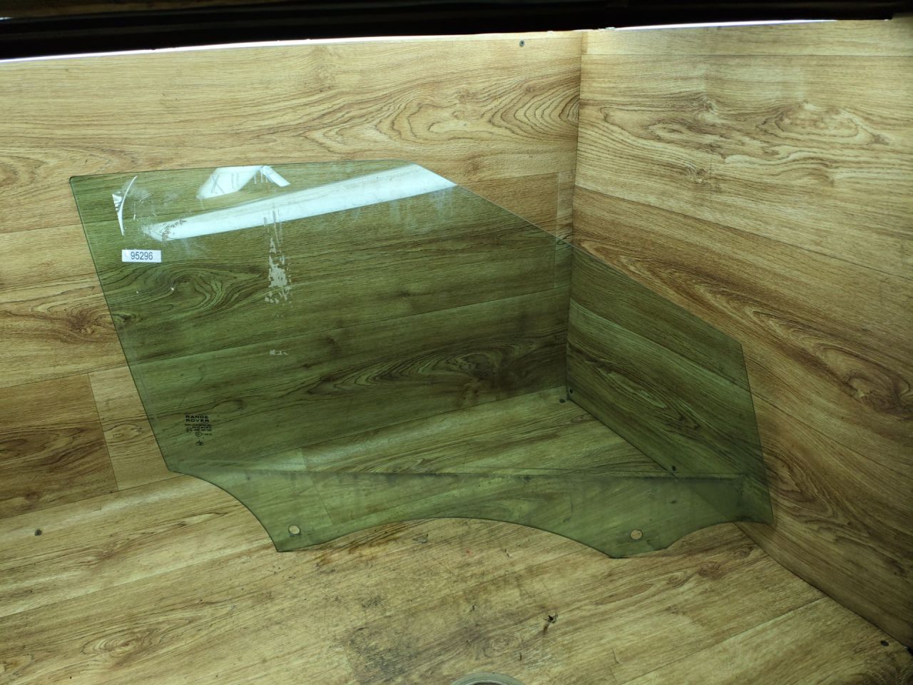 стекло двери передней правой Land Rover Range Rover Evoque L538 2012, 2.2 л., 224DT, дизель, МКПП, внедорожник 5 дв. - фото №1