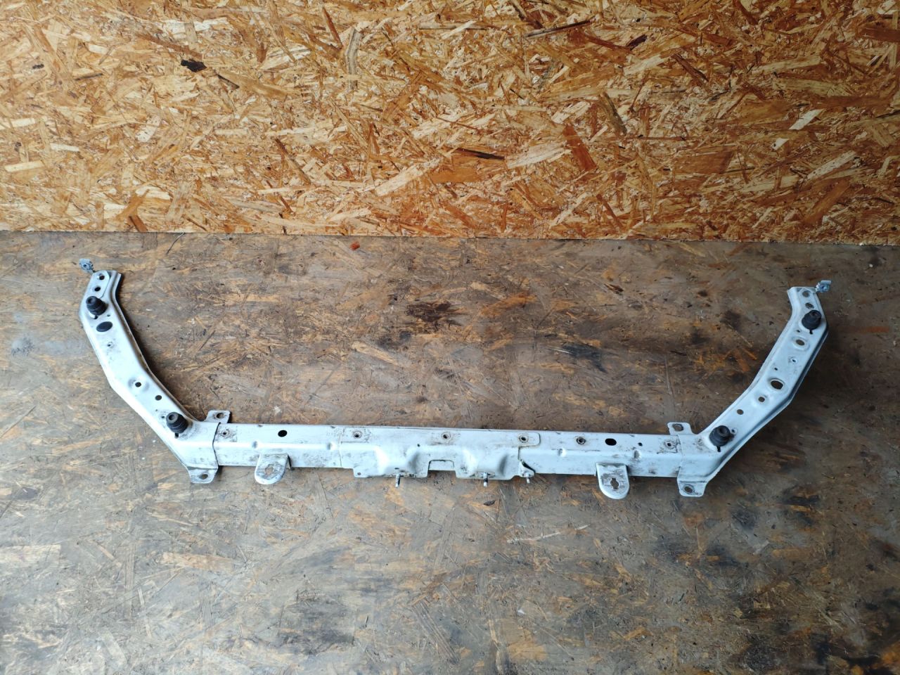 передняя панель крепления облицовки (телевизор) Lada Vesta 1 поколение 2017, 1.6 л., бензин, МКПП, седан - фото №1