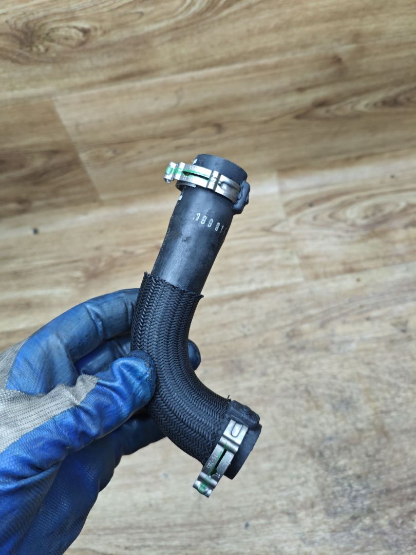 трубка вентиляции картерных газов Land Rover Range Rover Evoque L538 2012, 2.2 л., 224DT, дизель, МКПП, внедорожник 5 дв. - фото №1