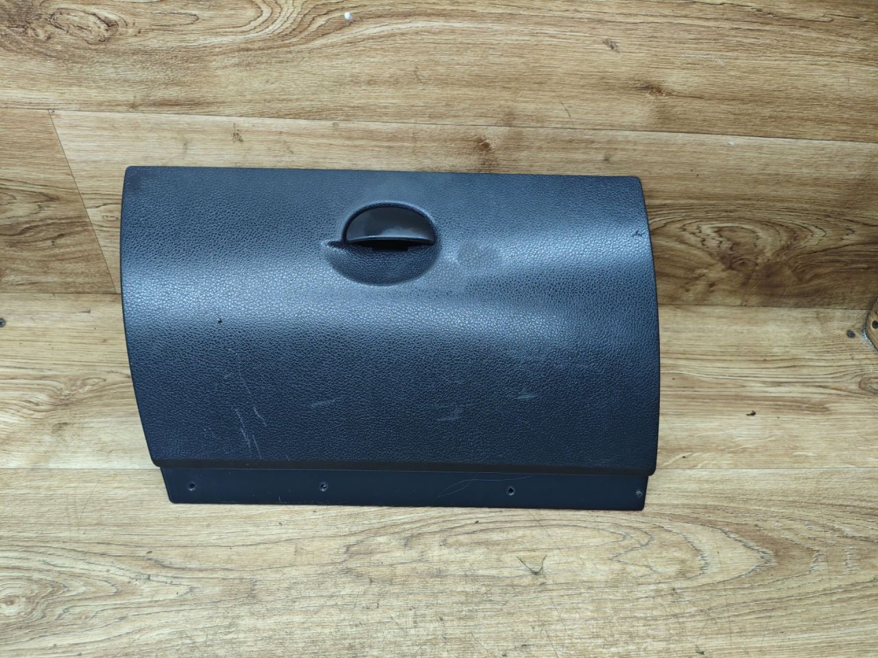 бардачок Renault Duster 1 поколение 2012, 2.0 л., F4R 403, бензин, АКПП, внедорожник 5 дв., передний привод - фото №1