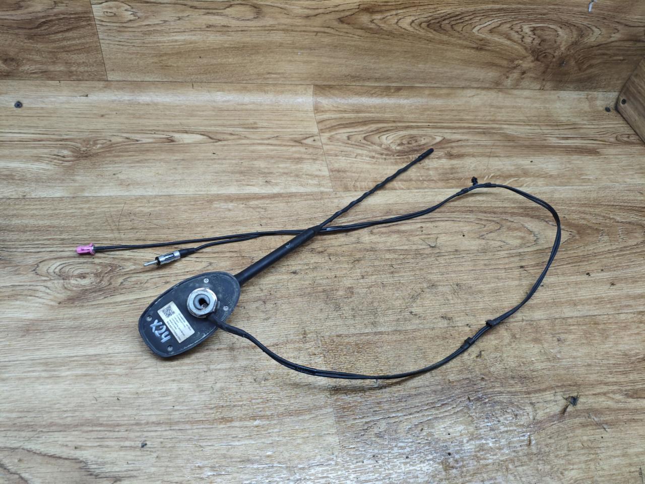 антенна Lada Vesta 1 поколение 2017, 1.6 л., бензин, МКПП, седан, 8450007952 - фото №1