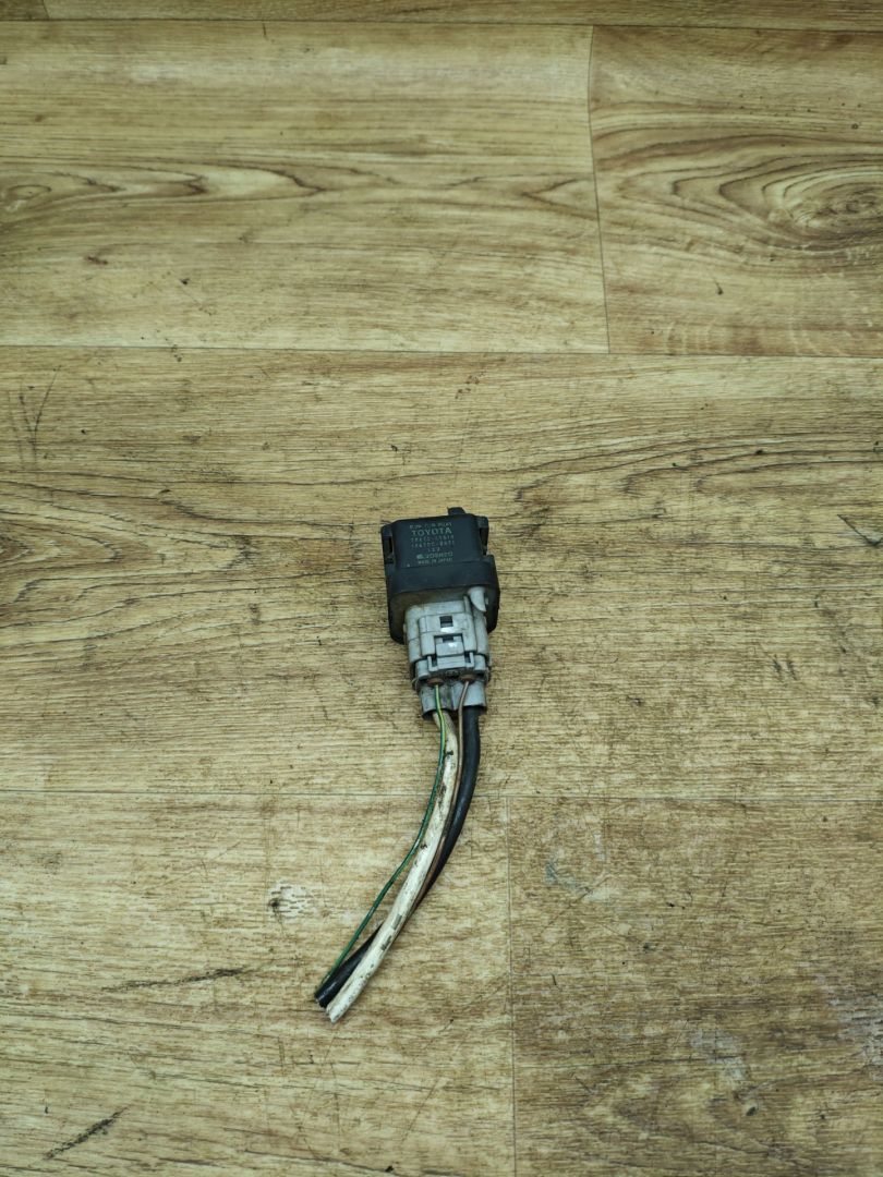 реле накала свечей Toyota Picnic 1 поколение 1999, 2.2 л., 3C-TE, дизель, МКПП, минивэн, 1567000671, 2761067010 - фото №1
