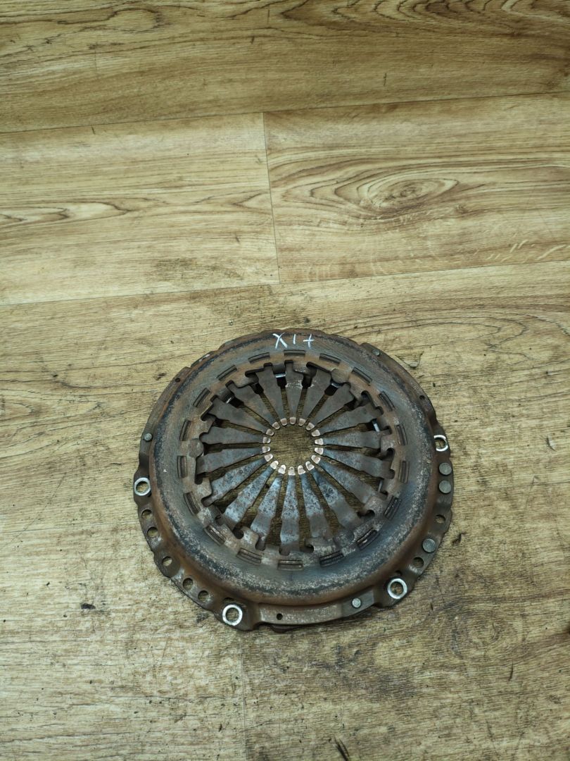 корзина сцепления Peugeot 208 1 поколение 2012, 1.2 л., бензин, МКПП, хетчбэк 3 дв. - фото №1