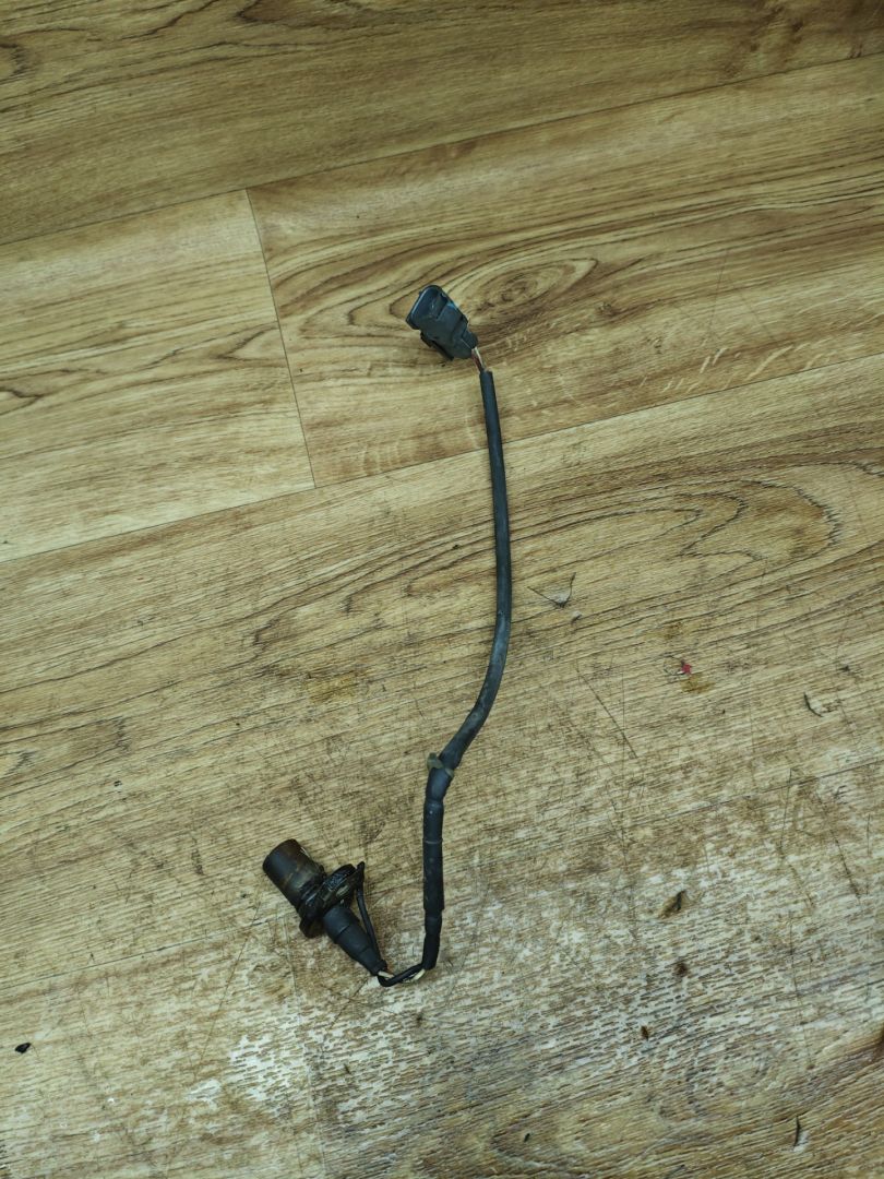 датчик коленвала Toyota Corolla 9 поколение (E120/E130) 2002, 1.4 л., 4ZZ-FE, бензин, МКПП, хетчбэк 5 дв. - фото №1