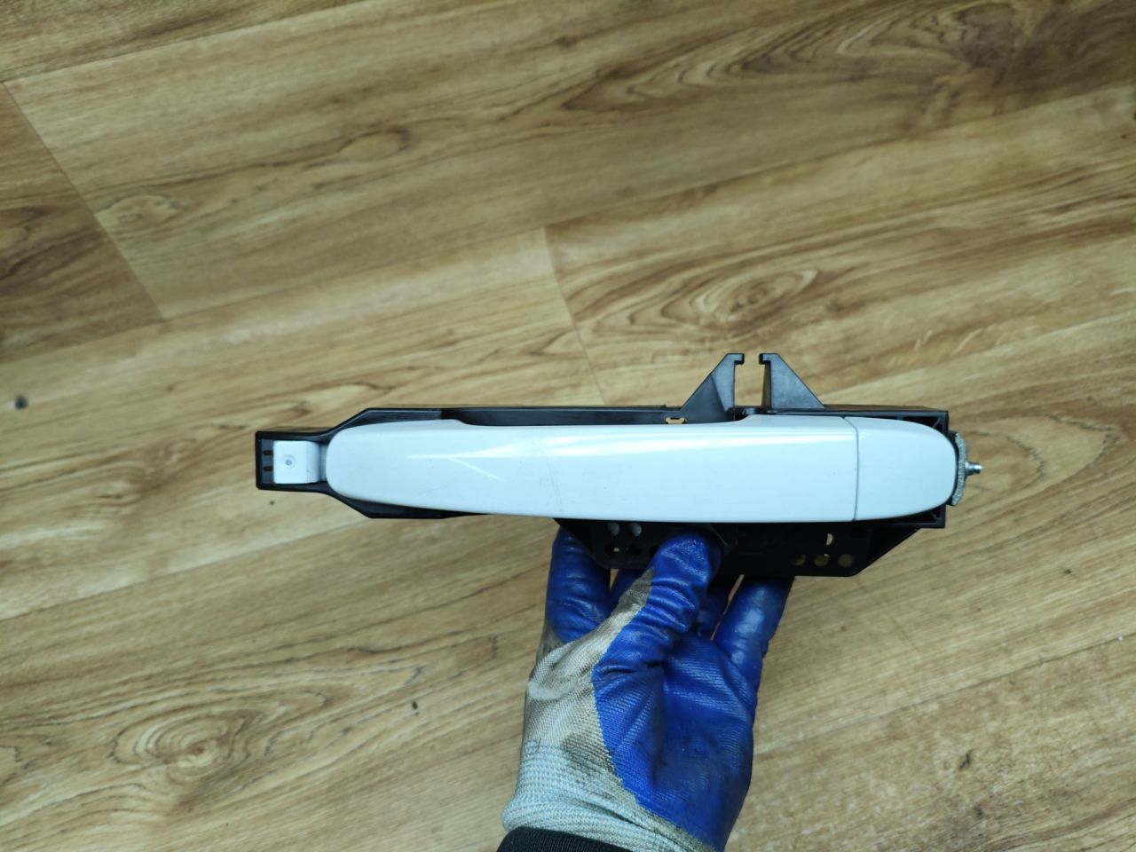 ручка наружная задняя левая Lada Vesta 1 поколение 2017, 1.6 л., бензин, МКПП, седан, 8450039482 - фото №1