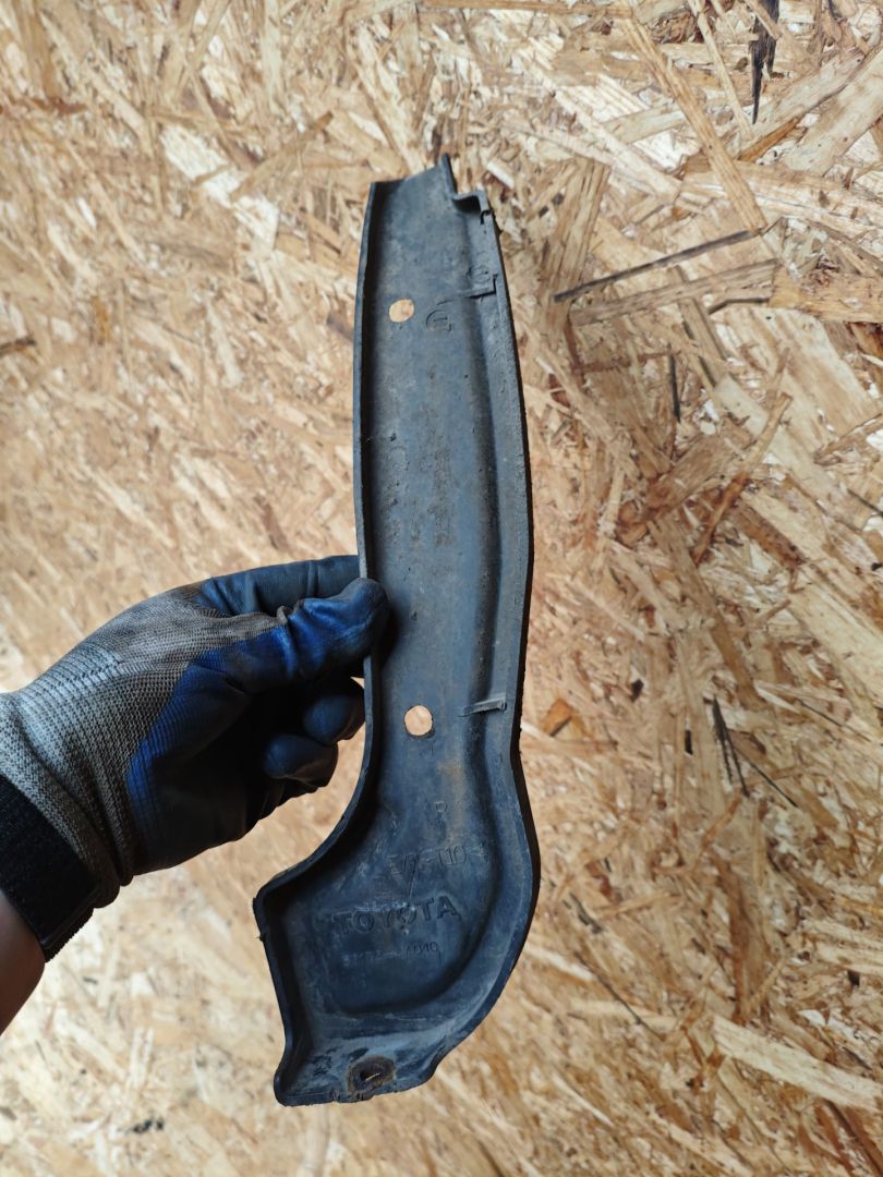 брызговик Toyota Picnic 1 поколение 1999, 2.2 л., 3C-TE, дизель, МКПП, минивэн, 52152-44010 - фото №1