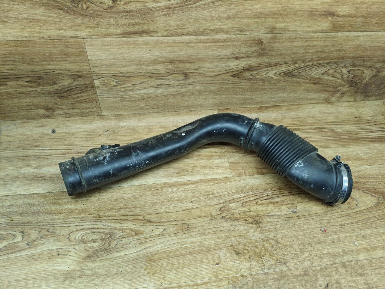 патрубок воздушного фильтра Land Rover Range Rover Evoque L538 2012, 2.2 л., 224DT, дизель, МКПП, внедорожник 5 дв., BJ32-90620-CB - фото №1