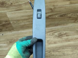 кнопка стеклоподъемника двери Toyota Avensis Verso 1 поколение 2003, 2.0 л., дизель, МКПП, минивэн, 84030-44020