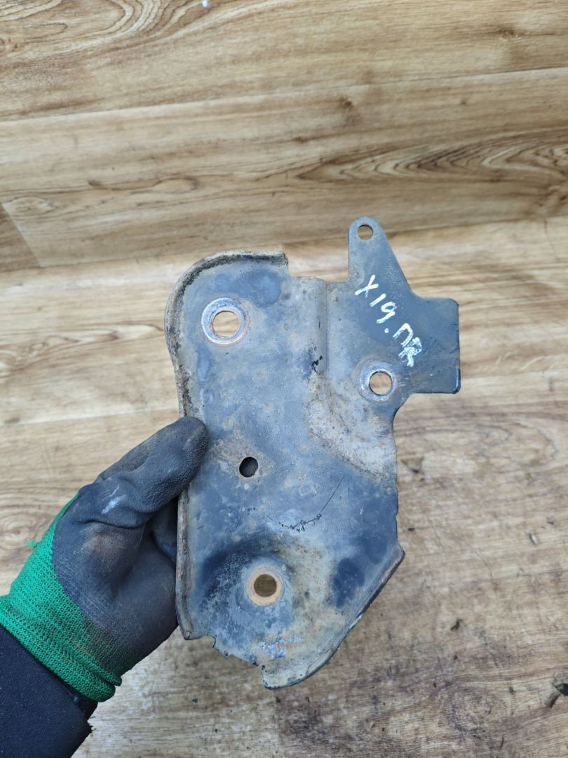 Кронштейн балки Renault Duster 1 поколение 2012, 2.0 л., F4R 403, бензин, АКПП, внедорожник 5 дв., передний привод - фото №1