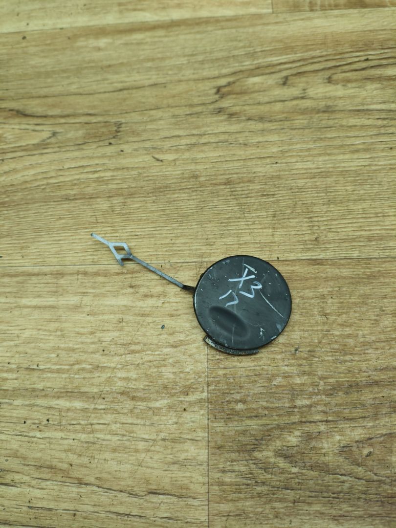 заглушка переднего бампера под крюк Opel Insignia 1 поколение (A) 2008, 2.0 л., A 20 DTH, дизель, МКПП, седан, 13238290 - фото №1